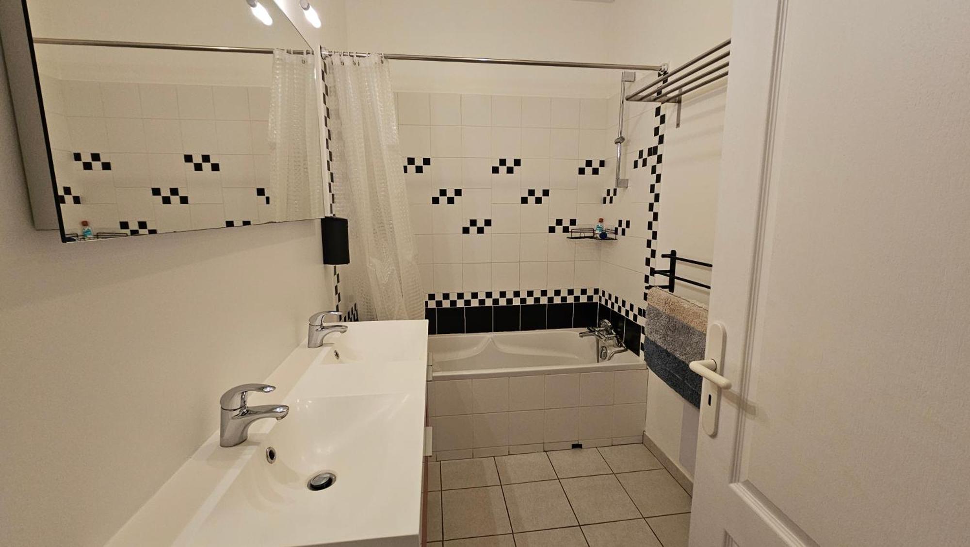 Bed To Rent - Maison Calme Avec Jacuzzi Sous Supplement Μπορντό Εξωτερικό φωτογραφία